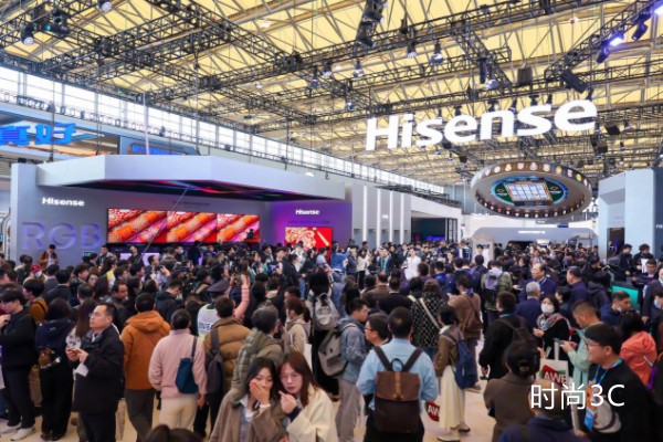 海信全球首款116英寸RGB-Mini LED，亮相上海AWE2025