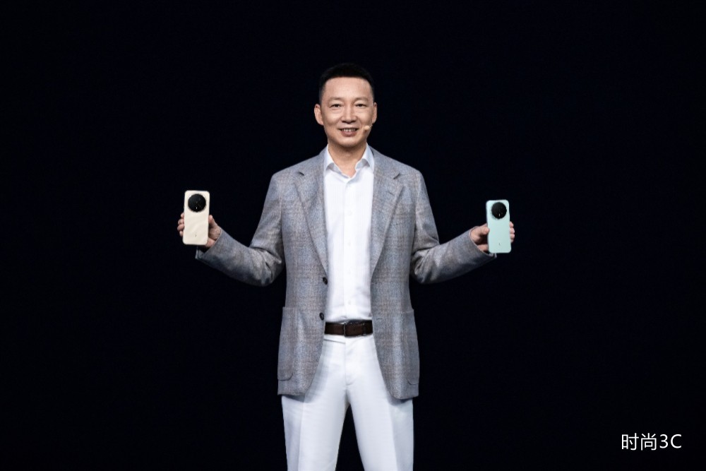 荣耀Magic8系列正式发布，开启自进化AI原生手机时代